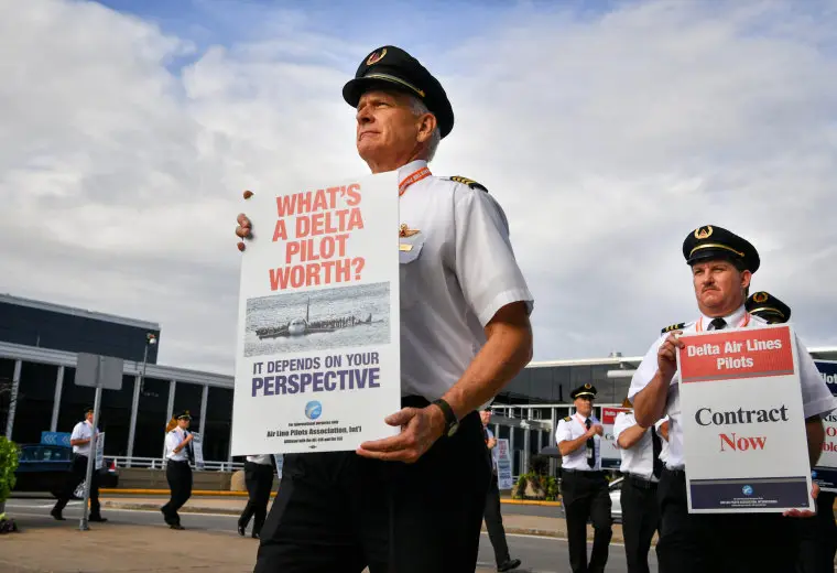 Delta Airlines pilots take part in an informational picket at Minneapolis-St. Paul International Airport in 2016.