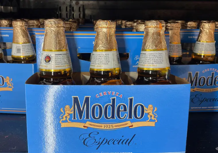  Modelo beer.