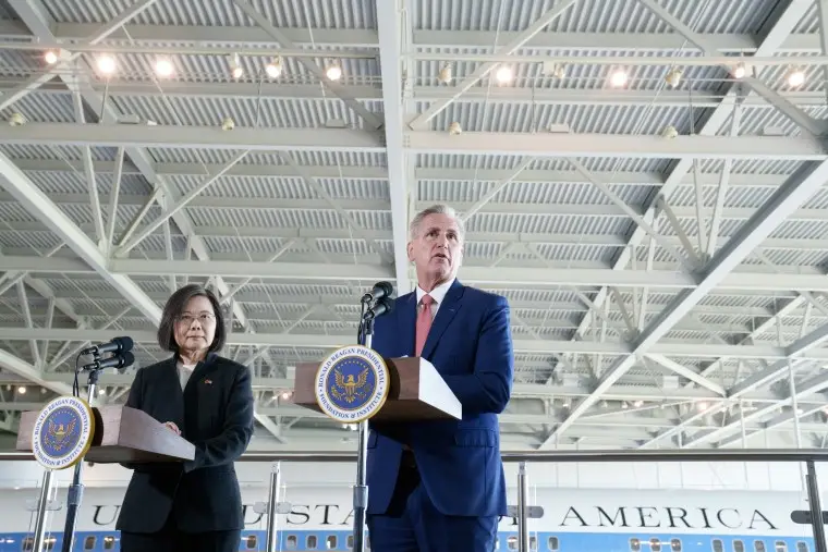 Rep. Kevin McCarthy, right, gives a speaks alongside Taiwan President Tsai Ing-wen